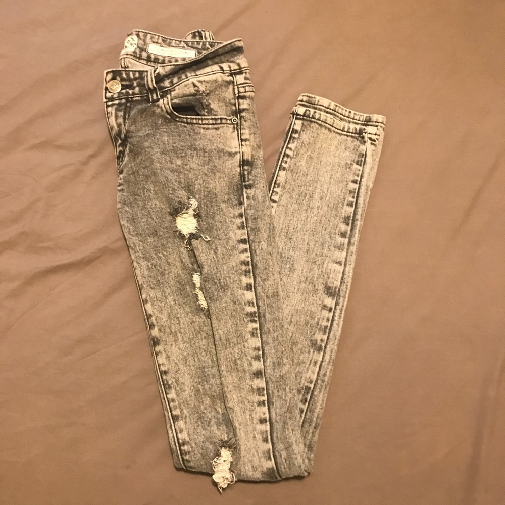Grey acid washed skinny jeans